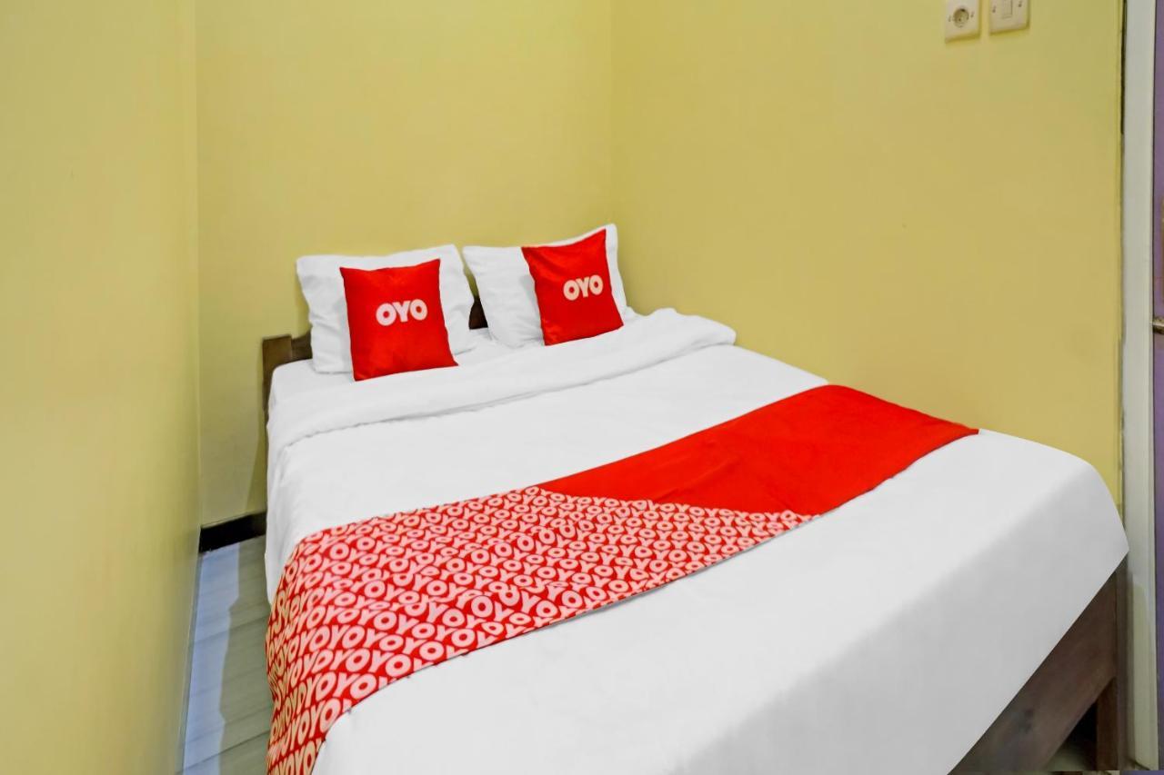 Oyo 3298 Bromo Guest House Family Malang Exteriör bild