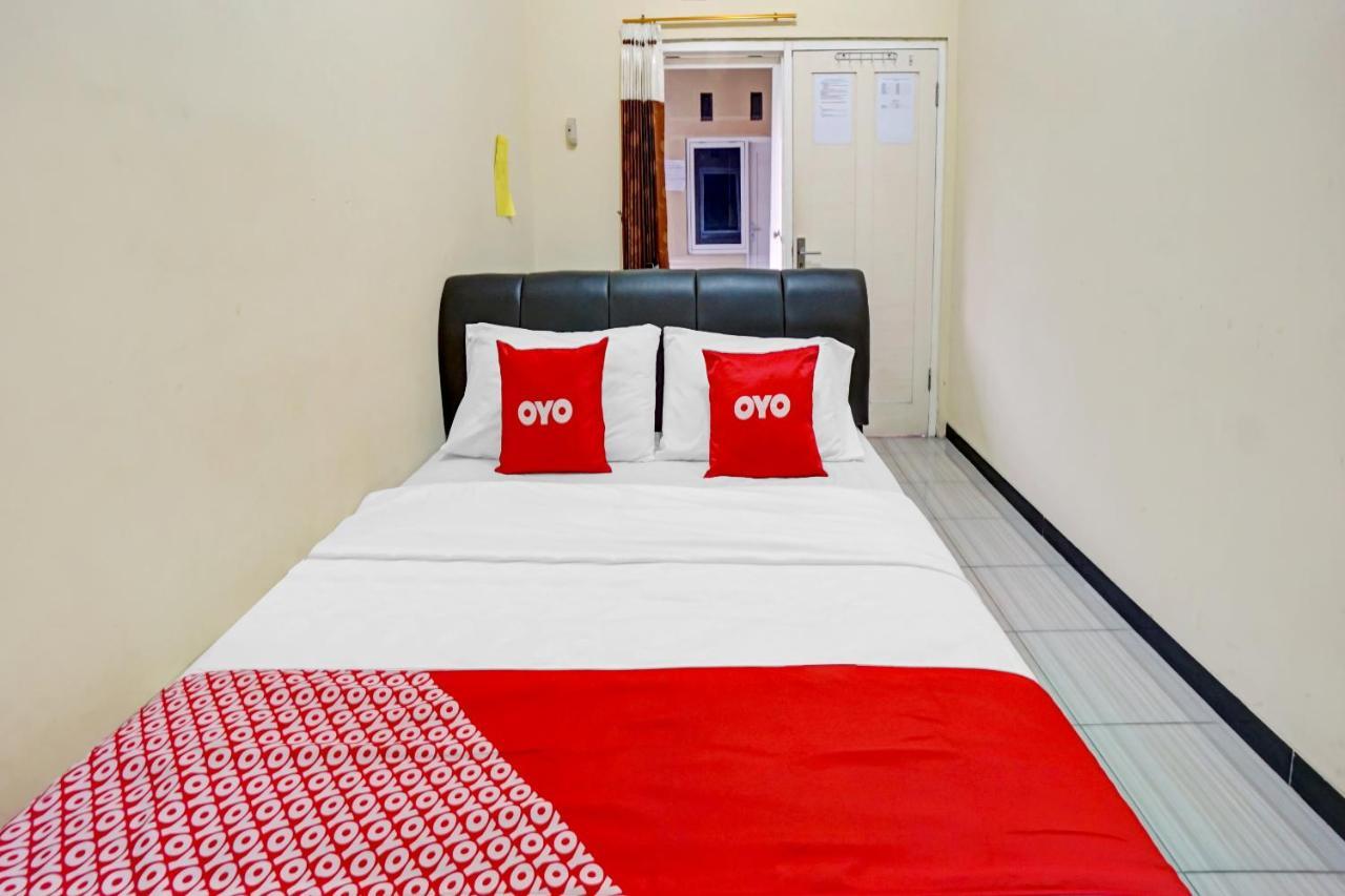 Oyo 3298 Bromo Guest House Family Malang Exteriör bild